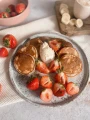 Placuszki bananowe z mascarpone i truskawkami.JPG